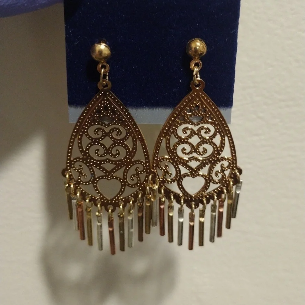 Gold Filigree Teardrop Fringe Earrings – Triple-Tone Dangle Statement Jewelry